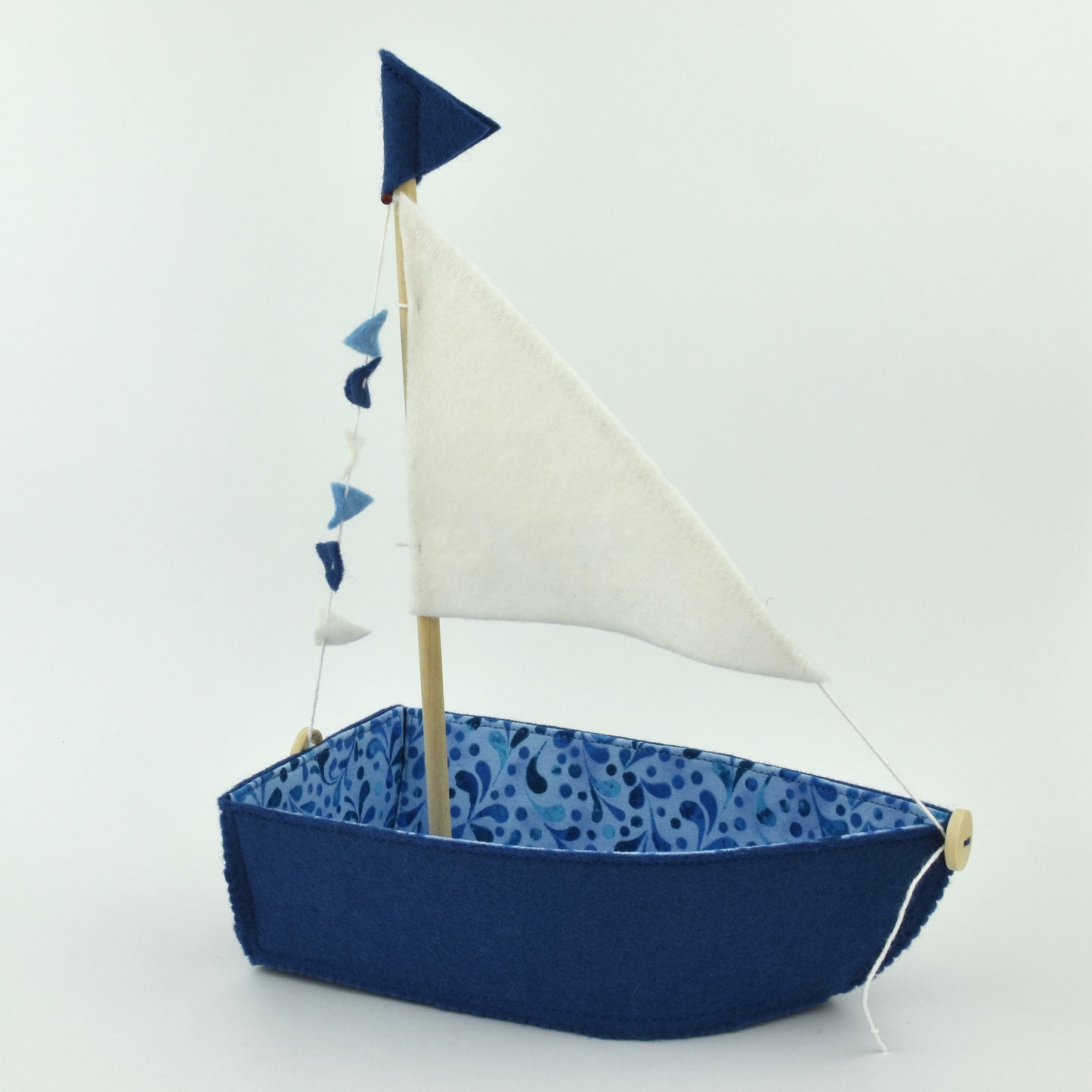 Toy sail boat